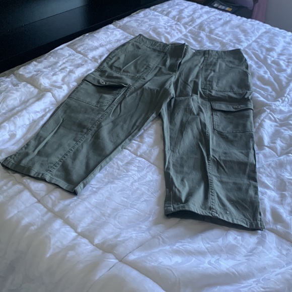 Capris NWOT - Picture 1 of 3